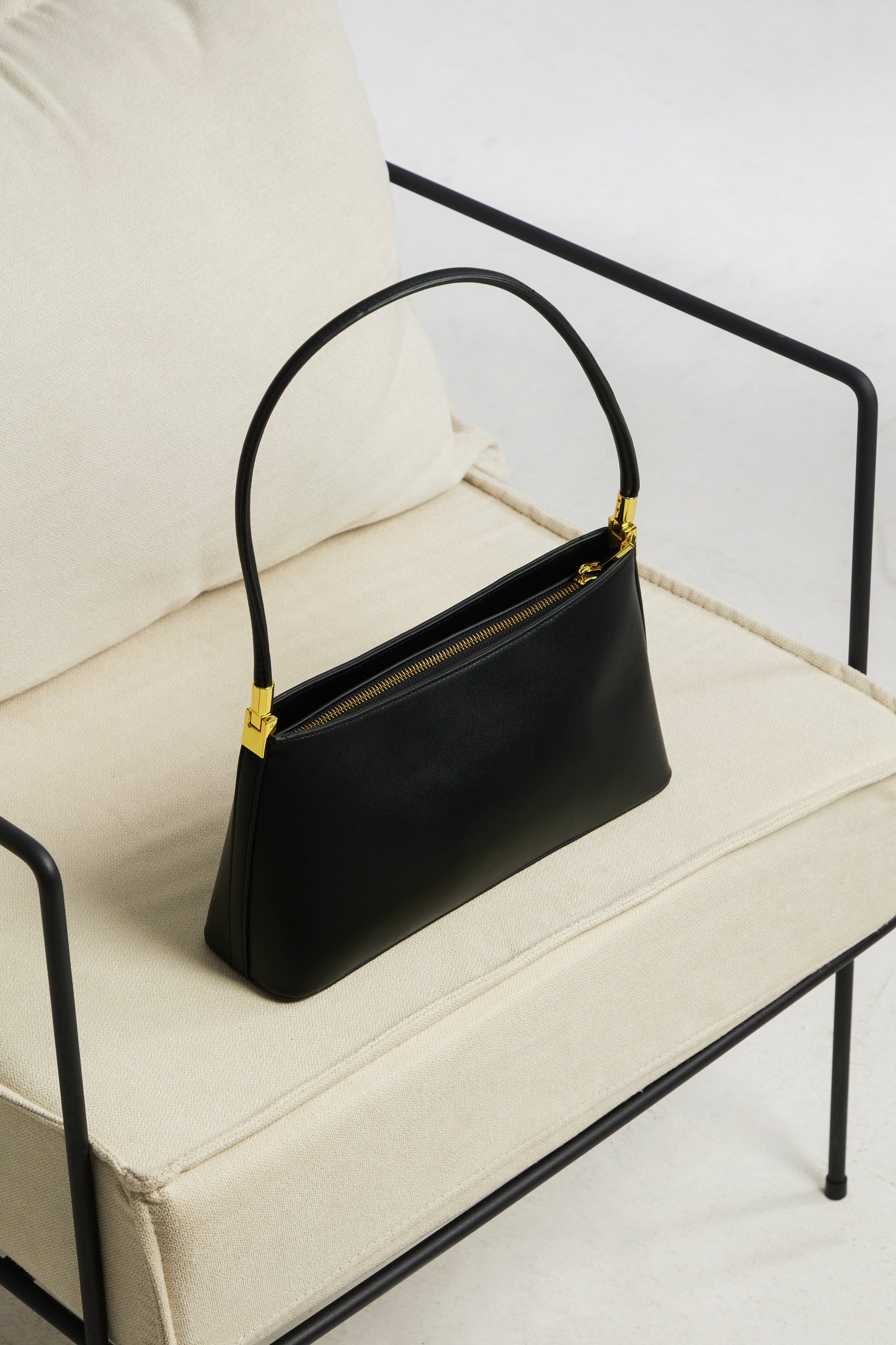 Hennessy Vegan Box Bag - Black